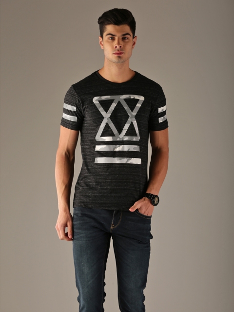

Flying Machine Men Charcoal Grey Printed Round Neck T-shirt