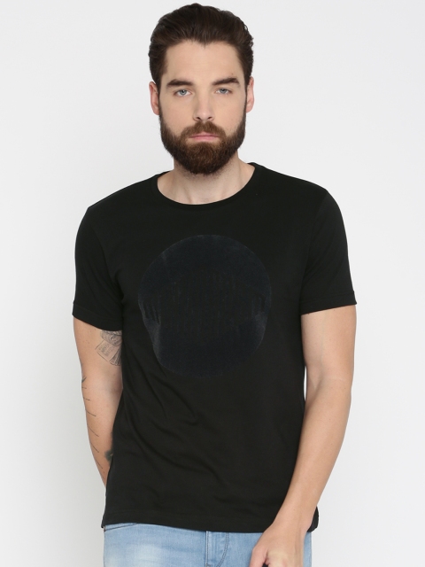 

Flying Machine Men Black Solid Round Neck T-shirt