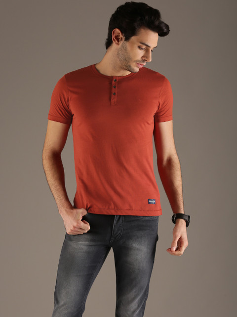 

Flying Machine Men Rust Red Solid Henley T-shirt