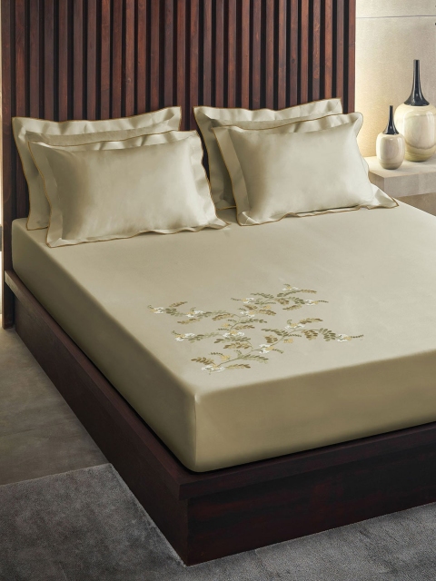 

DDecor Floral Embroidered Double King Bedding Set With 2 Pillow Covers, Green