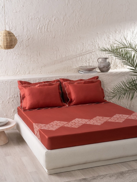 

DDecor Printed Cotton 210 TC Double King Bedding Set, Red