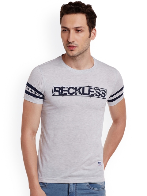 

Duke Men Grey Solid Round Neck T-shirt