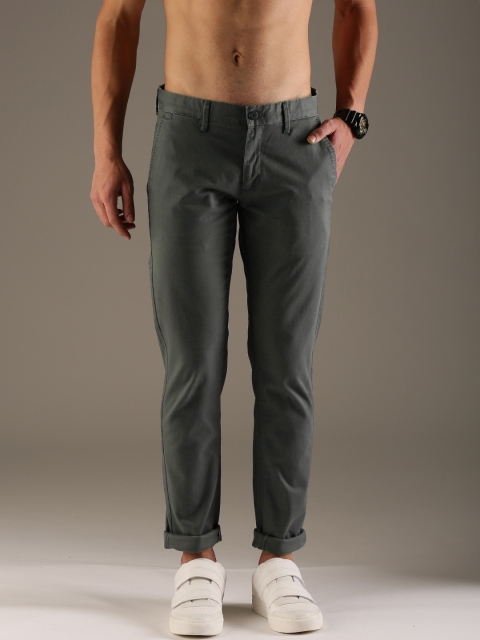 

Flying Machine Men Grey Slim Tapered Fit Solid Chino Trousers