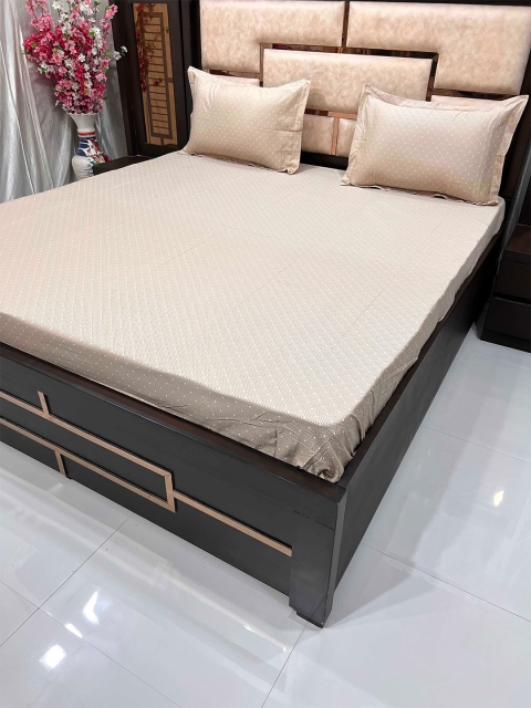 

Pure Decor Brown & White Geometric 400 TC King Bedsheet with 2 Pillow Covers