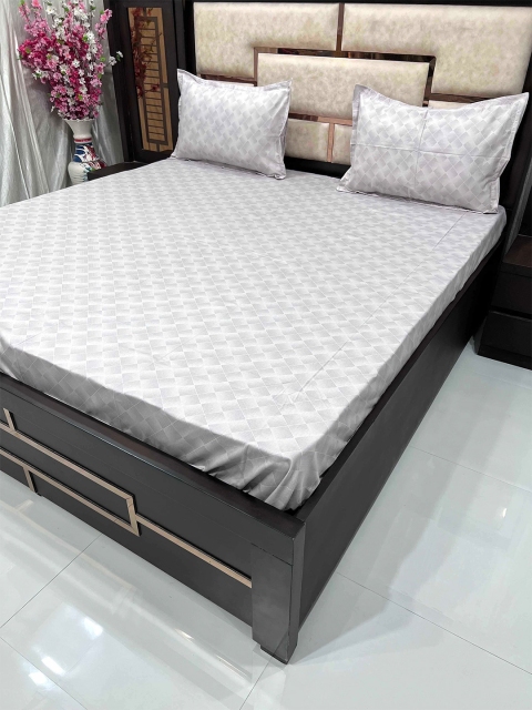 

Pure Decor Maroon Geometric 400 TC King Bedsheet with 2 Pillow Covers