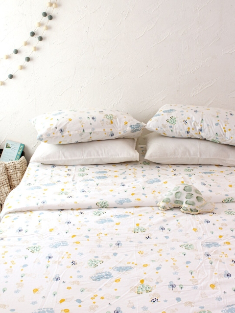 

House This White & Blue AC Room 110 GSM Double Bed Dohar