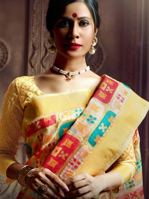 

KARAGIRI Beige & Red Woven Design Zari Silk Blend Banarasi Saree