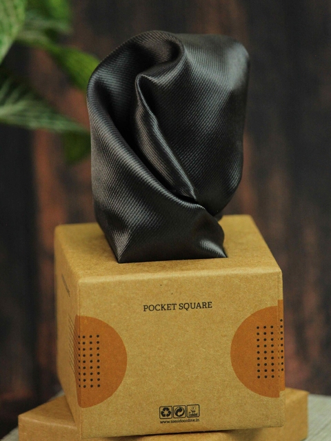 

Tossido Men Grey Solid Woven Pocket Squares
