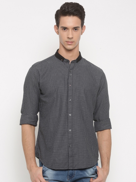 

V Dot by Van Heusen Men Black Slim Fit Checked Shirt