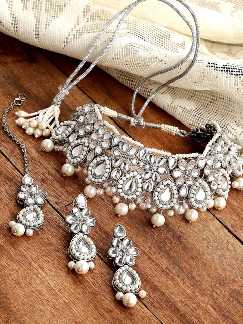 

KARATCART Silver-Plated Kundan Studded Jewellery Set