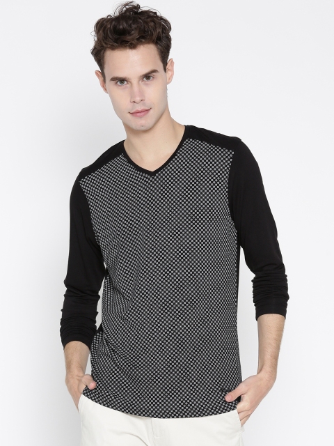 

Blackberrys Men Black & White Printed V-Neck T-shirt