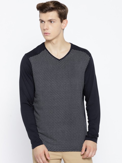 

Blackberrys Men Navy Blue Printed V-Neck T-shirt