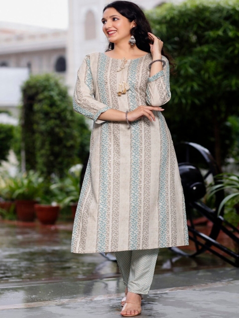 

RUHAZAT Women Grey Floral Printed Gotta Patti Kurta with Trousers & With Dupatta