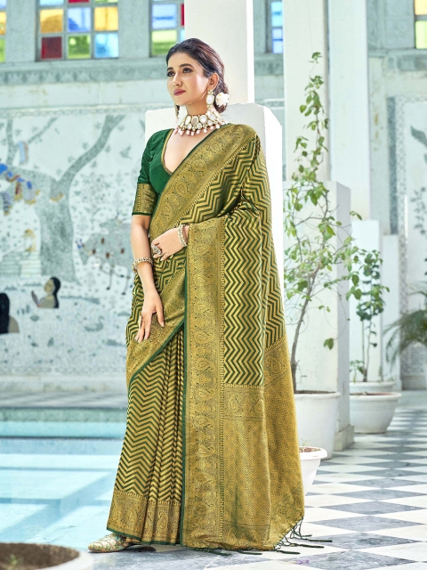 

elora Green & Gold-Toned Striped Zari Silk Blend Kanjeevaram Saree