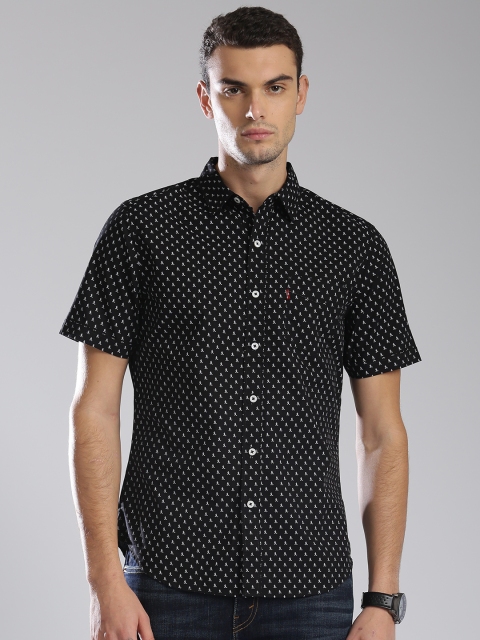 

Levis Men Black & White & White Printed Casual Shirt