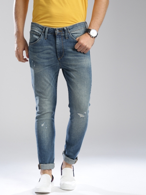 

Levis Men Blue 519 Skinny Fit Mid-Rise Mildly Distressed Stretchable Jeans