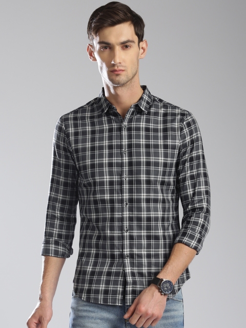 

Levis Men Charcoal Grey Regular Fit Checked Casual Shirt