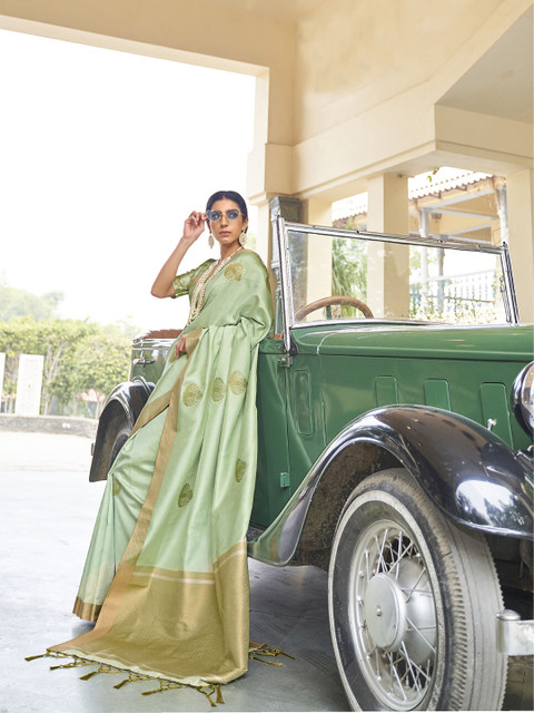 

elora Green & Gold-Toned Floral Silk Blend Banarasi Saree