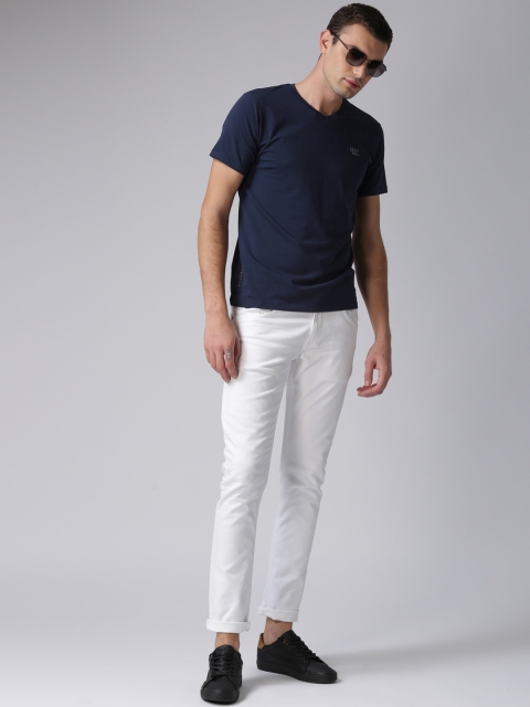 

YWC Men Navy Blue Solid V-Neck T-Shirt