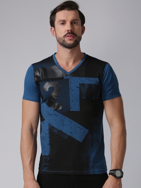 

YWC Men Blue Printed V-Neck T-shirt