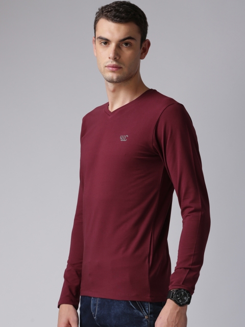 

YWC Men Maroon Solid V-Neck T-shirt