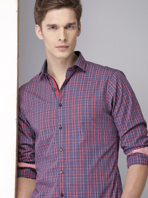 

INVICTUS Men Blue & Pink Slim Fit Checked Casual Shirt