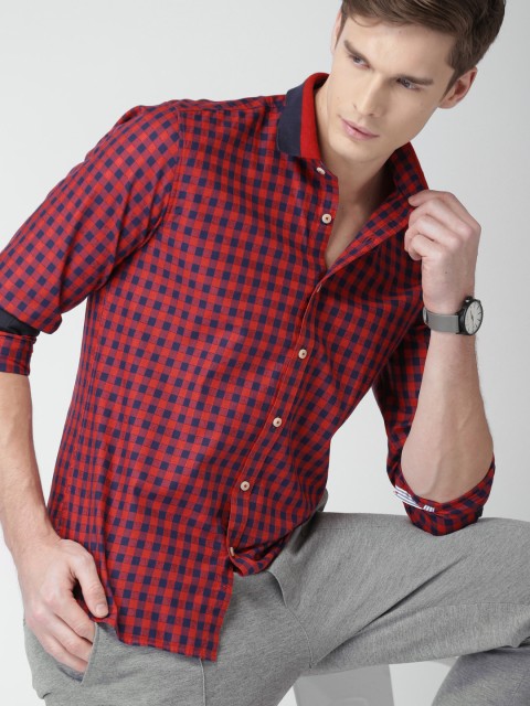 

INVICTUS Men Red & Navy Blue Slim Fit Checked Casual Shirt