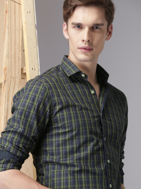 

INVICTUS Men Olive Green & Navy Blue Slim Fit Checked Casual Shirt