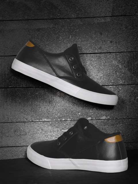 

Roadster Men Black Sneakers