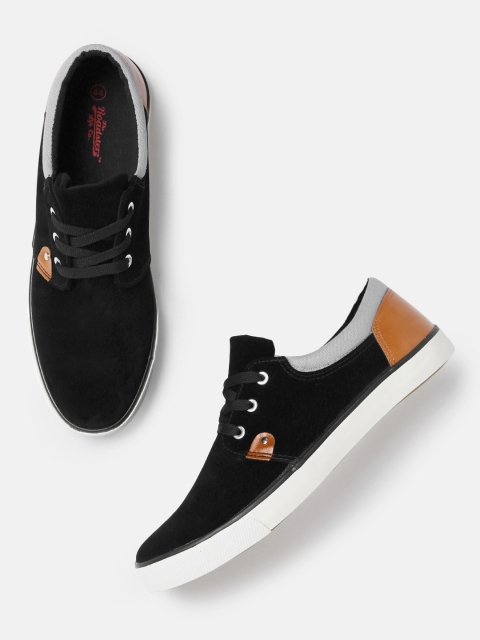 

Roadster Men Black Sneakers