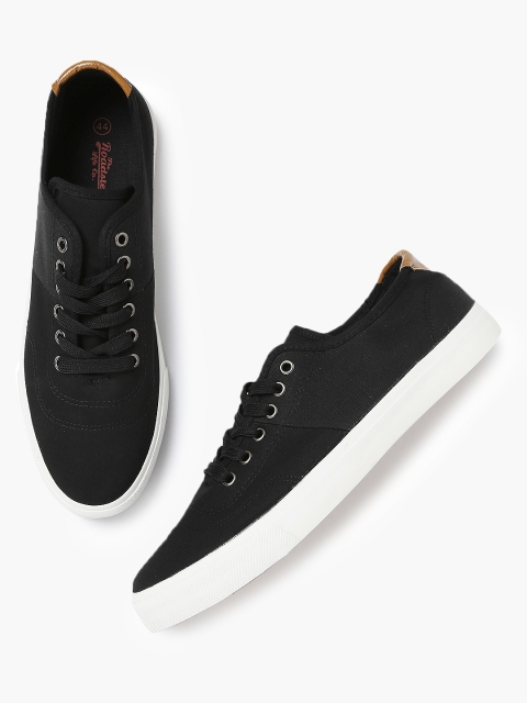 

Roadster Men Black Sneakers