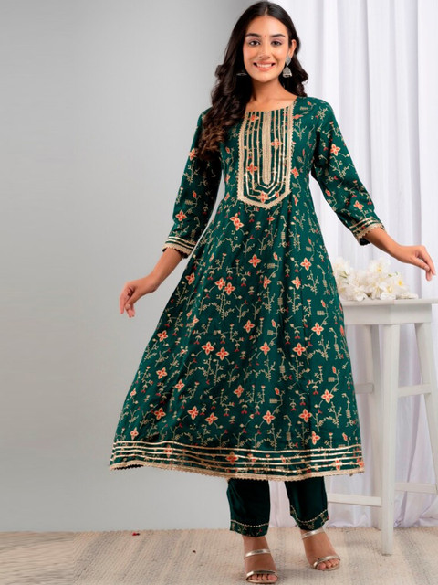 

Fusion Threads Women Green Floral Printed Gotta Patti Kurta with Trousers & With Dupatta