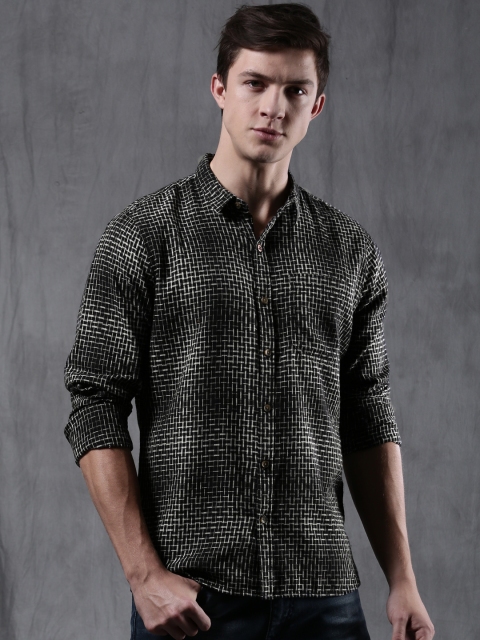 

WROGN Men Black & Off-White Slim Fit Printed Casual Shirt