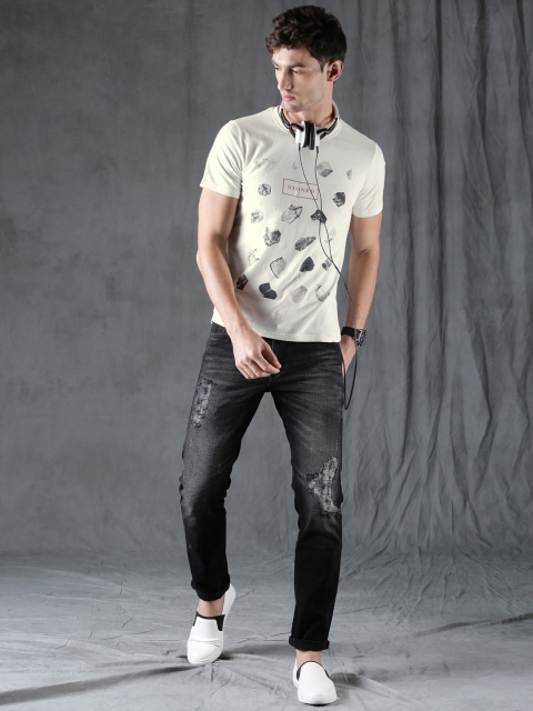 

WROGN Men Off-White Printed Round Neck T-shirt