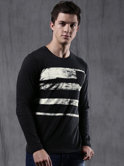 

WROGN Men Black Striped Round Neck T-shirt