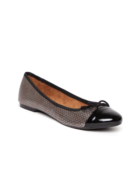 

Carlton London Women Bronze-Toned Snakeskin-Textured Ballerinas