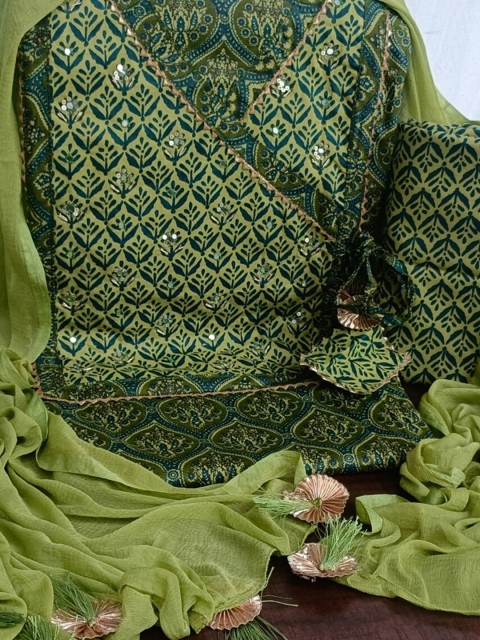 

SALWAR STUDIO Women Green & White Embroidered Pure Cotton Unstitched Dress Material