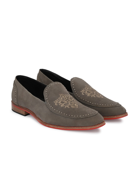 

KLEAT Men Grey Woven Design Slip-On Velvet Loafers