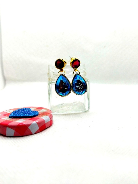 

Kshitij Jewels Women Gold-Toned & Blue Teardrop Shaped Drop Earrings