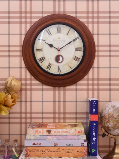 

Home Sparkle Off-White Dial Analogue 30 cm x 30 cm Wall Clock