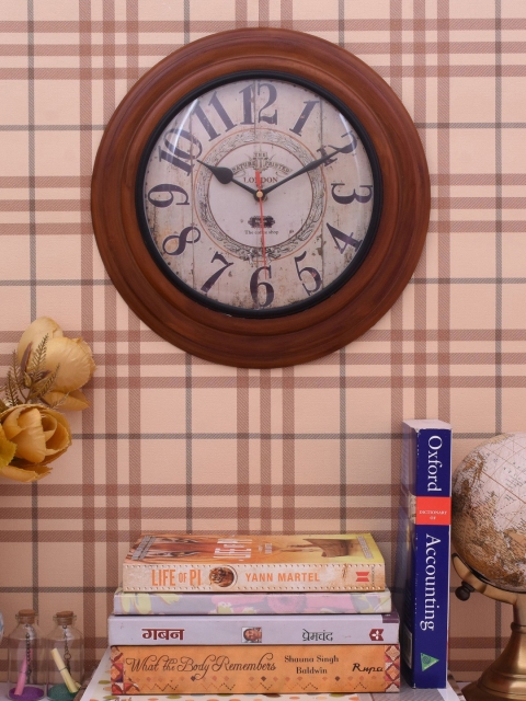 

Home Sparkle Beige Dial Analogue 30 cm x 30 cm Wall Clock