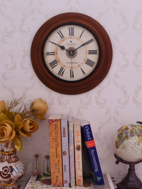 

Home Sparkle Beige Dial Analogue 38 cm x 30 cm Wall Clock