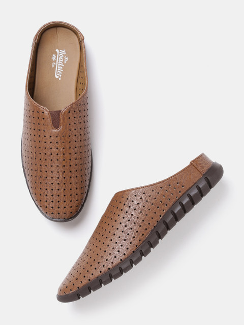 

Roadster Men Brown Sandals