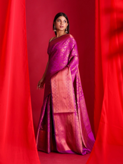 

BEATITUDE Magenta & Gold-Toned Floral Zari Silk Blend Banarasi Saree