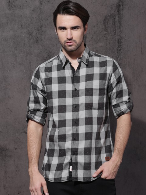 

Roadster Men Black & Grey Slim Fit Neppy Checks Casual Shirt