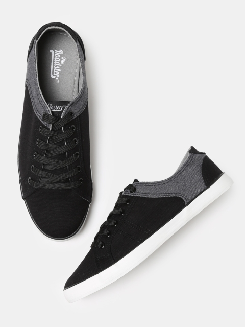 

Roadster Men Black & Grey Sneakers