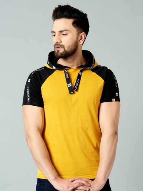 

Rodzen Men Mustard Yellow & Black Colourblocked Pure Cotton T-shirt