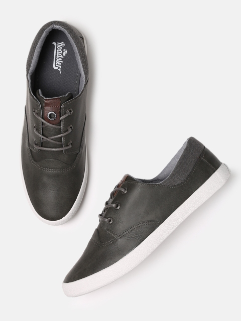

Roadster Men Grey Sneakers