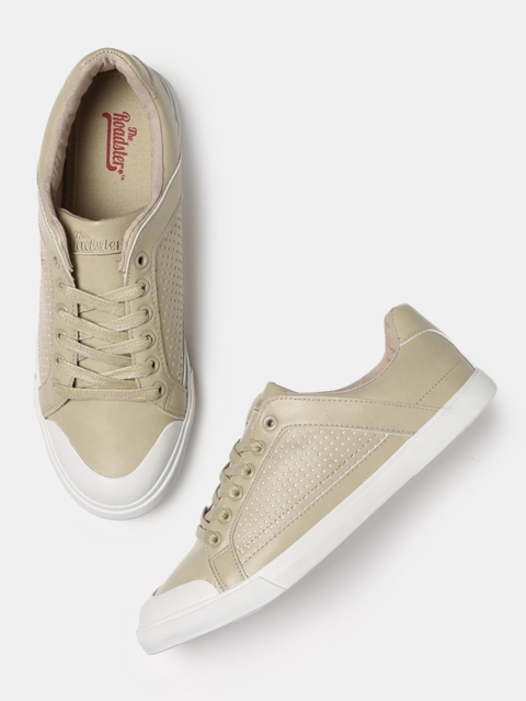 

Roadster Men Beige Sneakers