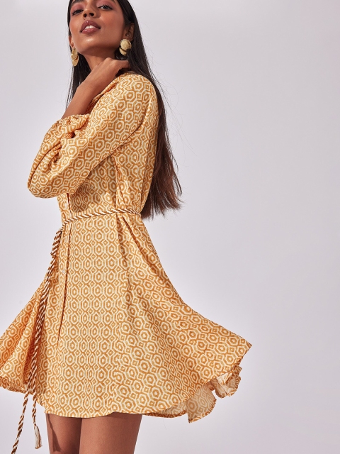 

The Label Life Women Yellow & Off White Fit and Flare Crepe Dress